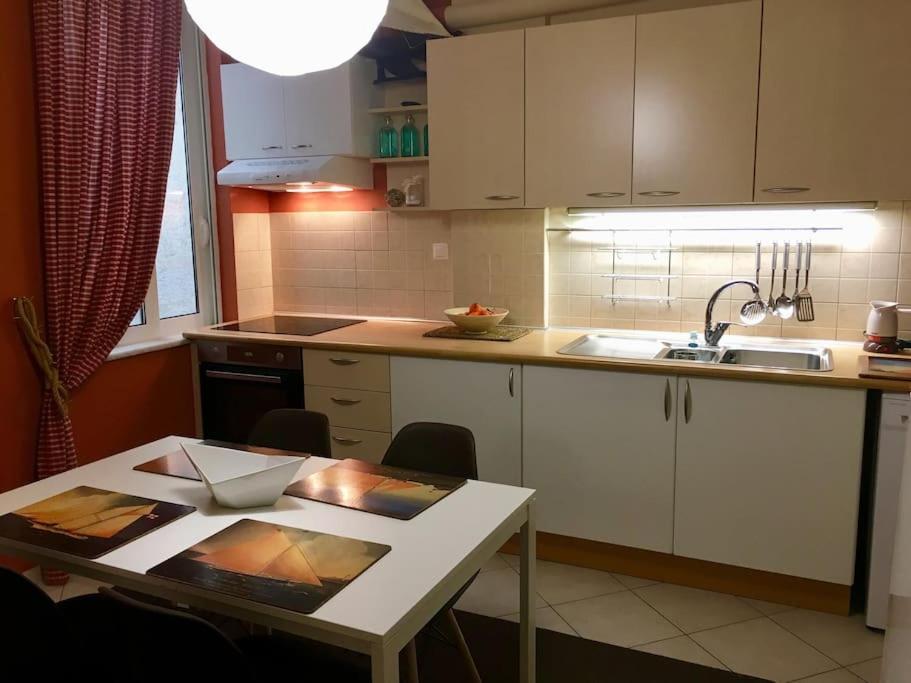 Central Spacious Apartment 70Sqm Tripoli Exteriör bild