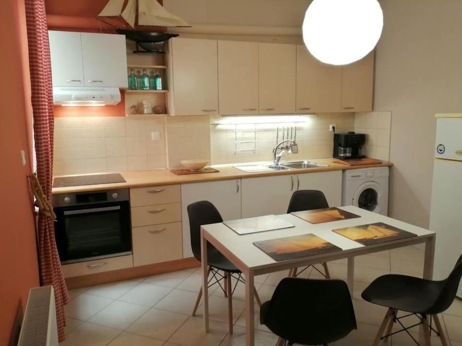 Central Spacious Apartment 70Sqm Tripoli Exteriör bild